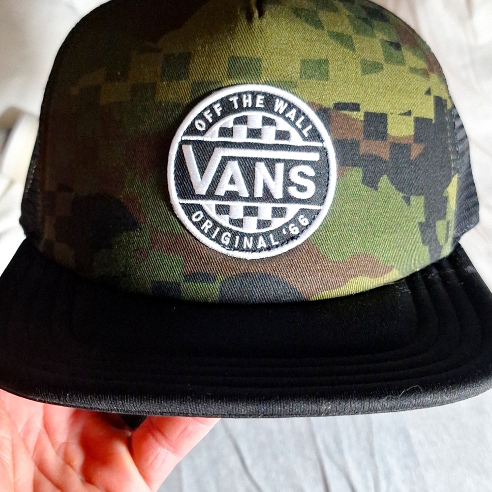 Vans Camo trucker hat